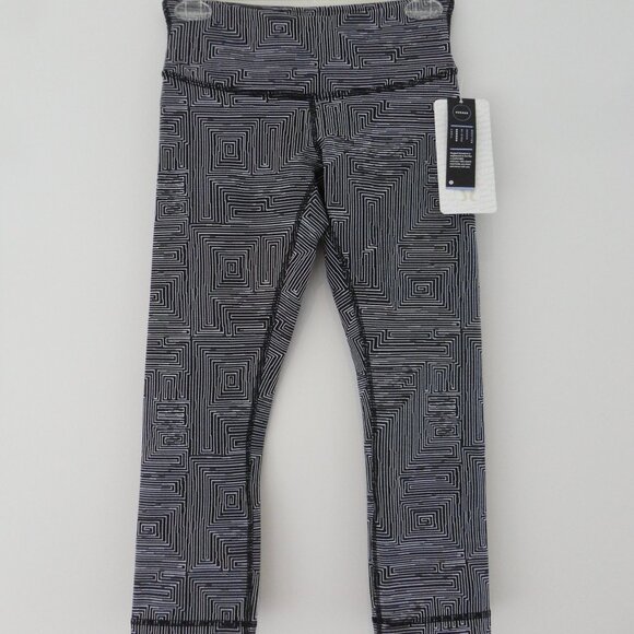 NWT LULULEMON MZWH Black White Cottony Soft Stretch Wunder Under Crop Pants 10 - Picture 1 of 6